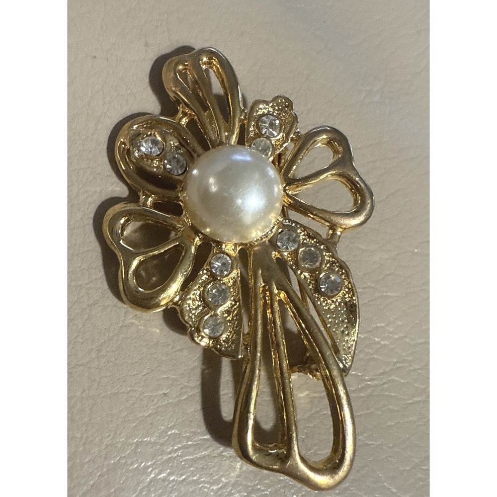 Vtg Gold Tone Pave Brooch Pin Flower Shaped with Faux Pearl & Crystal Rhinestone